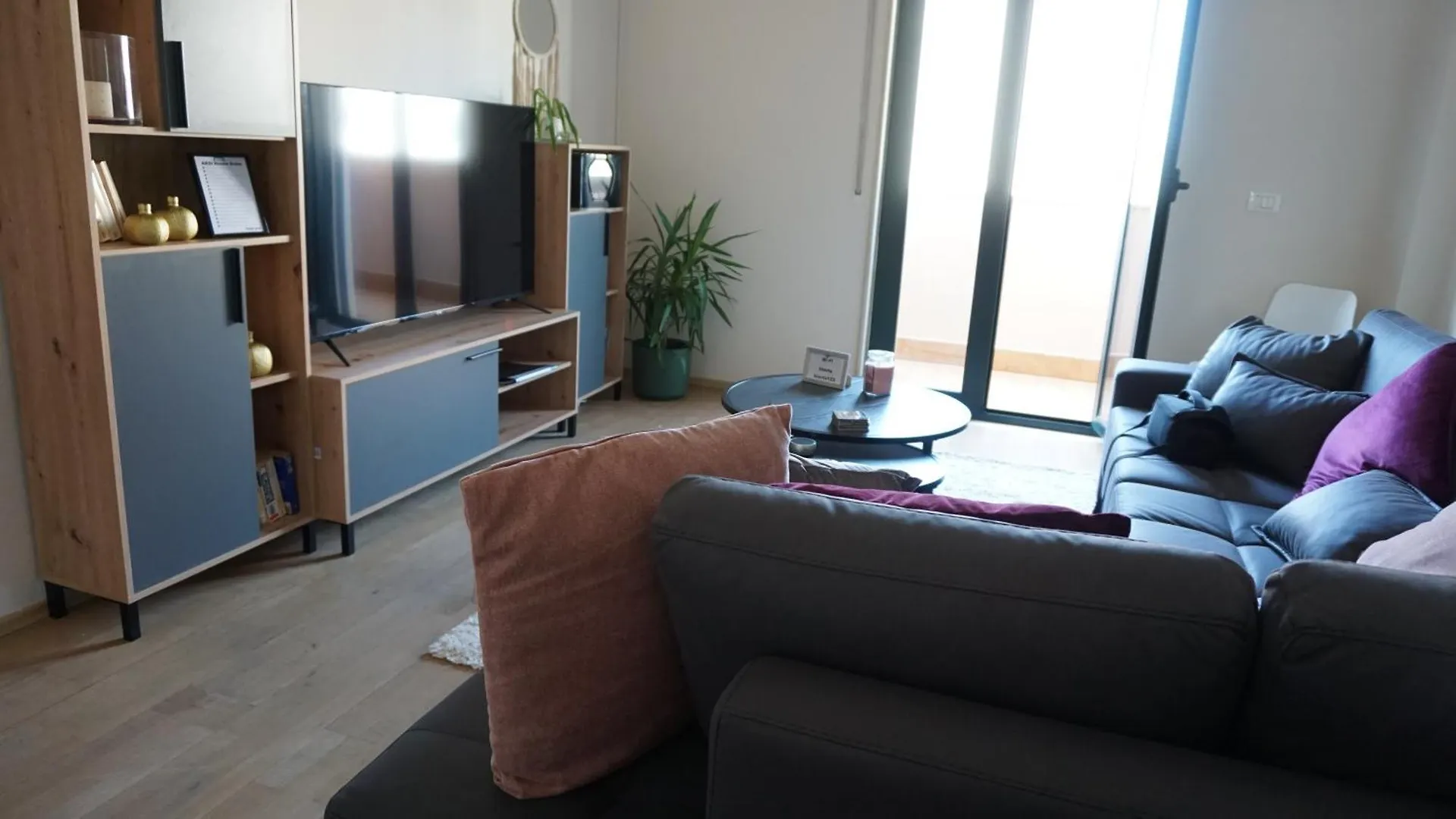 Aksi Home - Tirana Center Dedicated Workspace 0*,  Albania