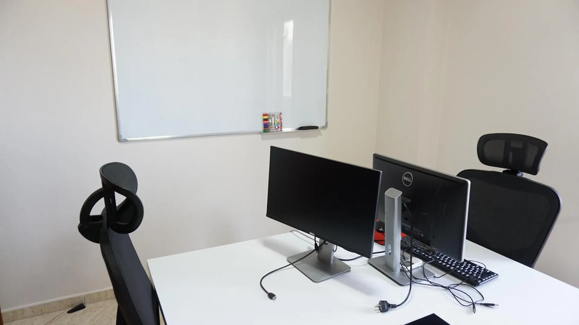 Aksi Home - Tirana Center Dedicated Workspace 0*,  Albania
