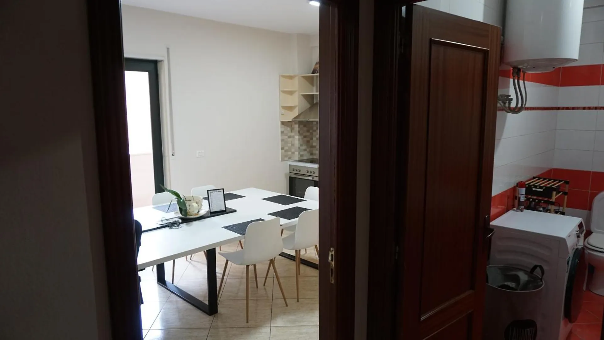 Apartment Aksi Home - Tirana Center Dedicated Workspace