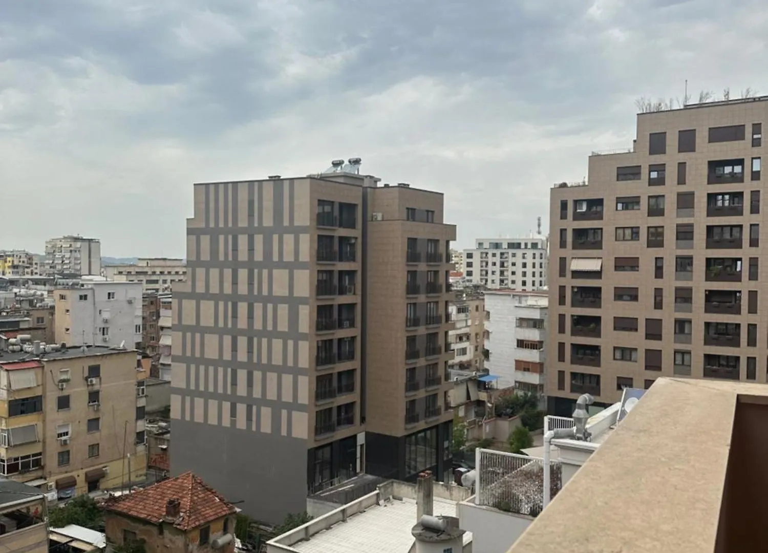 Apartment Aksi Home - Tirana Center Dedicated Workspace